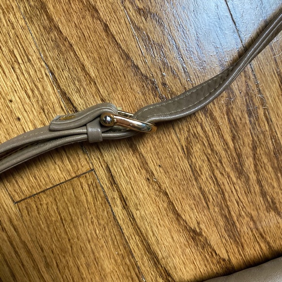 Unique Crossbody - Picture 3 of 6